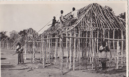 OUBANGUI  A E F   Construction D'un Village - Centrafricaine (République)