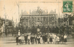 CAUDEBEC LES ELBEUF L'hôtel De Ville Le 14 Juillet - Caudebec-lès-Elbeuf