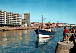 LES SABLES D OLONNE  Sortie Du Port Et  Tour D'Arundel      85  (Recto-verso) - Sables D'Olonne