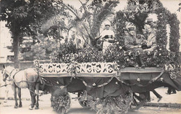 Doué La Fontaine      49   Proche Avenue De La Gare       Cavalcade.  Char Fleuri   Carte Photo   (voir Scan) - Doue La Fontaine