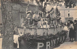 Doué La Fontaine      49      Proche Avenue De La Gare    Cavalcade.  Char Attelé  Carte Photo   (voir Scan) - Doue La Fontaine