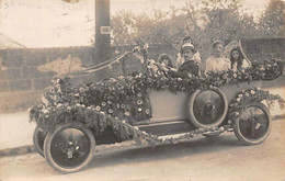 Doué La Fontaine      49      Proche Avenue De La Gare    Cavalcade.  Voiture Fleurie    Carte Photo   (voir Scan) - Doue La Fontaine