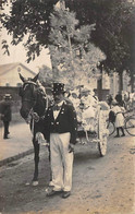 Doué La Fontaine      49      Proche Avenue De La Gare    Cavalcade.  Attelage Fleuri - Carte Photo   (voir Scan) - Doue La Fontaine