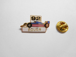 Superbe Pin's En EGF , Auto F1 , F3 , Formule 3 , Circuit Rouen Les Essarts , Signé Logo Motiv - F1