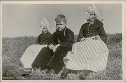 NETHERLANDS - VOLENDAM - CHILDS IN TRADITIONAL COSTUME - RPPC POSTCARD . MAILED TO ITALY 1951  (11367) - Edam