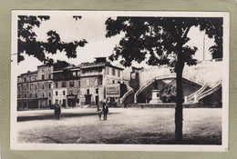 ALES  PLACE D'ARMES ET LES ESCALIERS A LA MARCHALLE - Alès