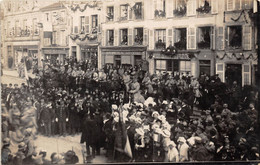 60-BEAUVAIS- CARTE-PHOTO- DEFILE MILITAIRE - Beauvais