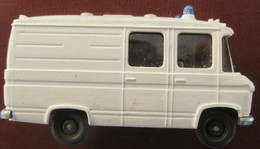 Micro Wiking Germany Mercedes Ambulance 1/87  (1) - Scala 1:87