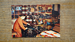 écosse , Weaving At Brora , Sutherland , Weaving Tartan In A Highland Village By Automatic Hand Loom - Sutherland
