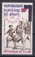 BENIN 1976 MICHEL 61 135F - BICENTENAIRE DES USA BICENTENARY MUSIC INSTRUMENTS - OVERPRINT SURCHARGE OVERPRINTED MNH - Bénin – Dahomey (1960-...)