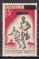 BENIN 1993 MICHEL 549 5F Val. 70€ - JEUX SPORTIFS DE DAKAR FOOTBALL COURSE RUNNING - OVERPRINT SURCHARGE OVERPRINTED MNH - Bénin – Dahomey (1960-...)