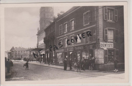 HAYANGE - CARTE PHOTO - RUE DU MARECHAL FOCH - BUREAU DE TABACS ET DENTISTE - Hayange