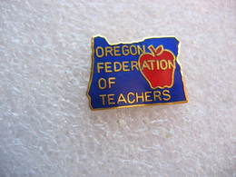 Pin's Oregon Federation Of Teachers ( Fédération Des Enseignants De L'oregon), Pomme De Couleur Rouge. - Administrations