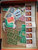 10000000'S STAMPS OF INDIA 100+ MNH RANDOMLY PICKED FROM THIS HORDE OF STAMPS - Collections, Lots & Series