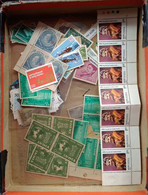 10000000'S STAMPS OF INDIA 100+ MNH RANDOMLY PICKED FROM THIS HORDE OF STAMPS - Lots & Serien