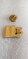 Pin's McDonalds Football - McDonald's