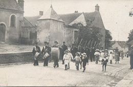 Carte Photo Departement Du Cher ? Tambour Militaire Bayonette Au Canon Enfants - Betogingen