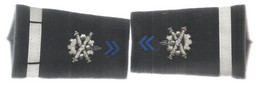 Militaria, Passant D'épaule ,  Lot De 2 , Frais Fr 1.95 E - Blazoenen (textiel)