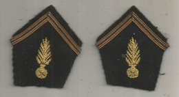 Militaria, Grade , Lot De 2 , Frais Fr 1.75 E - Scudetti In Tela