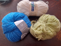 3 PELOTES DE LAINE  DIFFERENTES - Wool