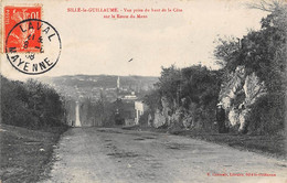 Sillé Le Guillaume          72         Vue Prise Du Haut De La Côte Sur La Route Du Mans             (voir Scan) - Sille Le Guillaume