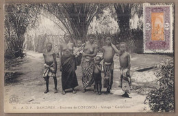 CPA DAHOMEY - Environs De COTONOU - Village " Cadjehoun " TB PLAN ANIMATION + Femmes Seins Nus + TB TIMBRE - Dahomey