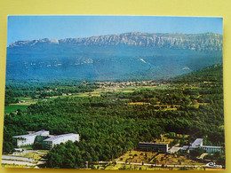 V11-10-83-var- Nans Les Pins- Vue Aerienne-centre Hotel Le Mont Aurelien- - Nans-les-Pins