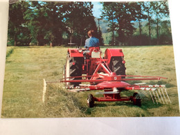 Carte Cpm Tracteur Andaineur Rotatif International No 10 - Tracteurs