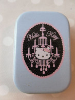 HELLO KITTY Petite Boite Bleu Rectangle SANRIO LICENSE 1976, 2009 PANINI - Altri & Non Classificati