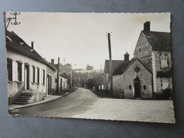 CP 89 Yonne à L'entrée De CERISIERS - La Chapelle Des 3 Maries à L'angle Des Routes De Villechetive Et Dixmont 1950 - Cerisiers