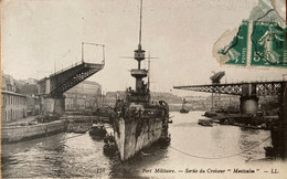 Brest - Port Militaire - Sortie Du Croiseur Montcalm - Militaria Navire De Guerre - Brest