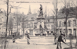 CPA - 59 - VALENCIENNES - La Statue Watteau - Animation JDV - Valenciennes