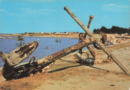 LA PLAINE SUR MER - VIEILLES ANCRES SUR LA PLAGE DE LA TARA - La-Plaine-sur-Mer