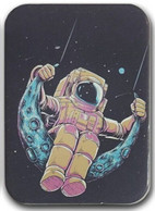 Magnet, Astronaut Swinging On The Moon, 4,5 X 6,5 Cm, Thickness 3mm - Autres & Non Classés