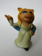 1 FIGURINE MUPPETS SHOW - SCHLEICH 1978 - MUPPET PEGGY (2) Cheveux  Jaune Clair - Sonstige & Ohne Zuordnung