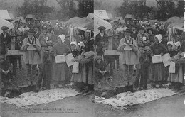 Cartes Stéréos.    Le Chanteur De Complaintes Bretonne  Ste Anne La Palue Voir Scan) - Stereoscope Cards