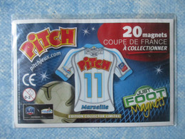 RARE MAGNET SOUS BLISTER PITCH MARSEILLE NON OUVERT OM FOOTBALL OLYMPIQUE - Sport