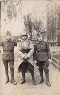 CPA - MILITARIAT - Photo De 3 Militaires Non Identifiés - Regiments