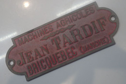 Machines Agricoles "Jean TARDIF" BRICQUEBEC (Manche) Tracteur Matériel Agricole... Plaque En Fonte Ancienne (15cm X 6cm) - Autres & Non Classés