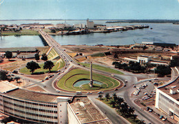 ABIDJAN - VUE SUR LA PLACE DE L INDEPENDANCE AU LOIN TREICHEVILLE - Côte-d'Ivoire