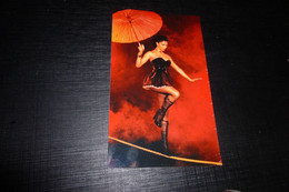 BELLE REPRODUCTION PHOTO ....BELLE FEMME EN LINGERIE ..ARTISTE EQUILIBRISTE - Pin-Up