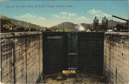 PC PANAMA, LOCK GATES AT PEDRO MIGUEL, PANAMA CANAL, Vintage Postcard (b42557) - Panama