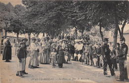 37-AZAY-LE-RIDEAU-LA PLACE UN JOUR DE MUSIQUE - Azay-le-Rideau