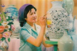 North Korea - Korean Woman Making Ceramics Pottery 3 D Dimensional Postcard - Korea (Nord)