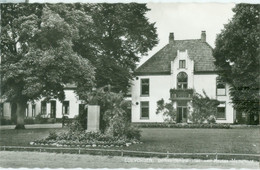 Coevorden; Gemeentehuis Met Van Heutsz Monument - Niet Gelopen. (Hoekstra - Coevorden) - Coevorden