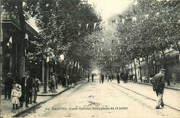 Saintes * Le Cours Nationale * Les Décorations Du 14 Juillet * Fête Nationale - Saintes