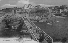 CPA - 64 - BIARRITZ - La Passerelle Du Rocher De La Vierge Et Le Sémaphore - Biarritz