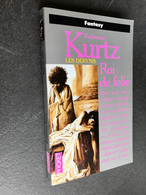 POCKET Fantasy N° 5552  ROI DE FOLIE  LES DERYNIS  Katherine KURTZ 2000 Collection Tbe - Presses Pocket