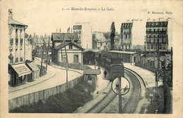 Bécon Les Bruyères * Courbevie * La Gare Du Quartier * Ligne Chemin De Fer - Courbevoie