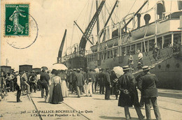 La Rochelle * La Pallice * Les Quais à L'arrivée D'un Paquebot * Bateau Navire - La Rochelle